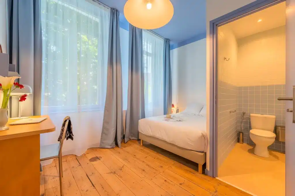 Chambre master avec salle de bain privative, coliving Lille Saint-Michel