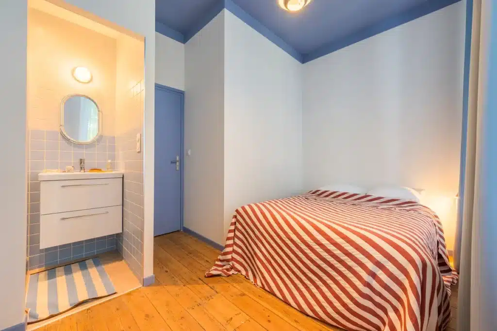 Chambre avec salle de bain privative, coliving Maison République à Lille
